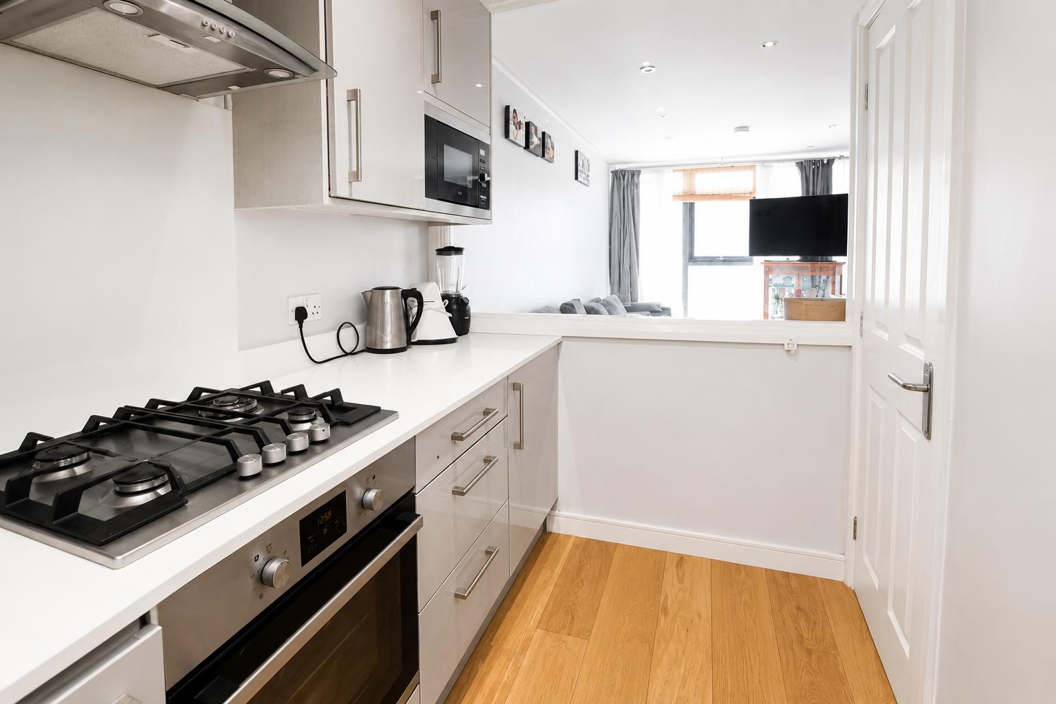 2 bed property in Peake Court, Wallington
